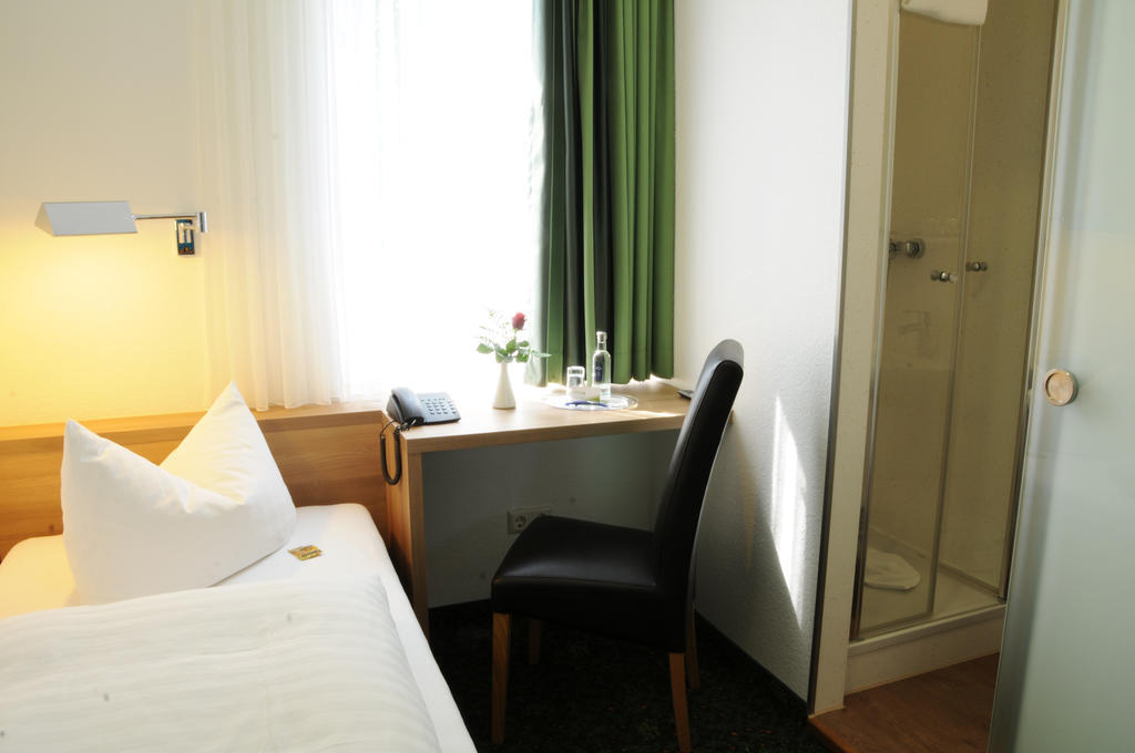 Hotel Zur Traube Velbert Kamer foto